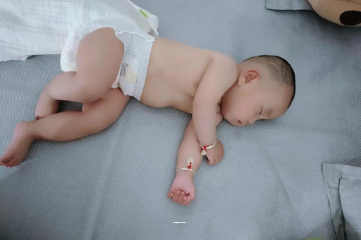 玉树宝宝偏头怎么纠正